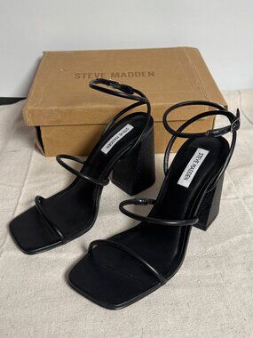 NIB Size 11 Steve Madden Kinsley Black Strappy Sandals Block Heel Shoes KINS02S1